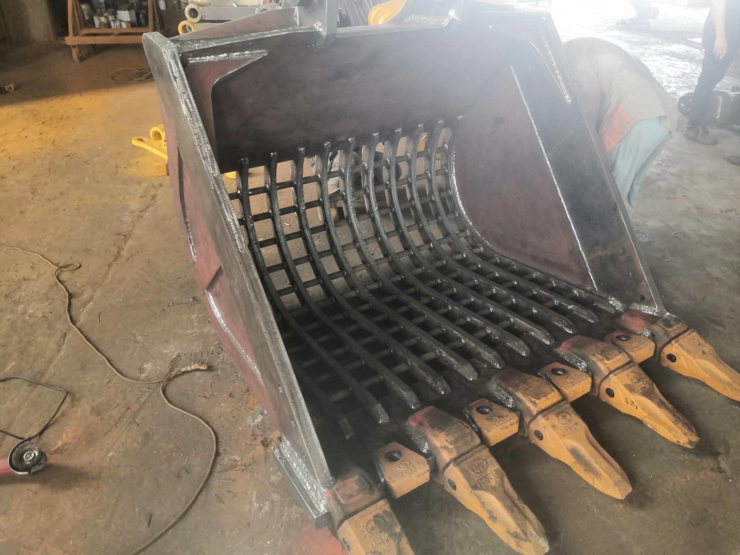 Durable Excavator Screening Bucket , Skeleton Rock Bucket Construction