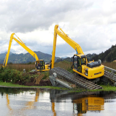 Amphibious Excavator Long Reach 14M , CAT320 Long Boom Arm Digging The River
