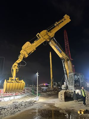 Customizable Excavator XE370 Three Stage Telescopic Arm BS900 Material Lighter Efficient In Carrying Bucket Or Grab 37T